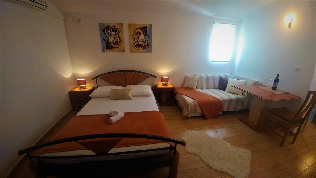 וודיצה Apartments & Rooms Milena מראה חיצוני תמונה
